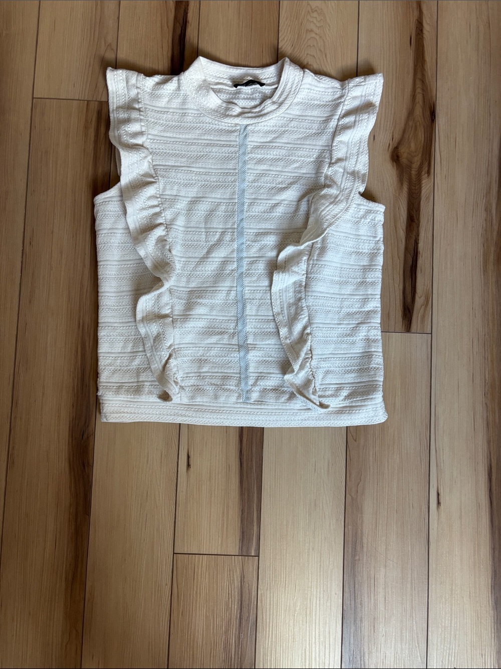 Jessica Simpson White Textured Ruffle Sleeveless Top